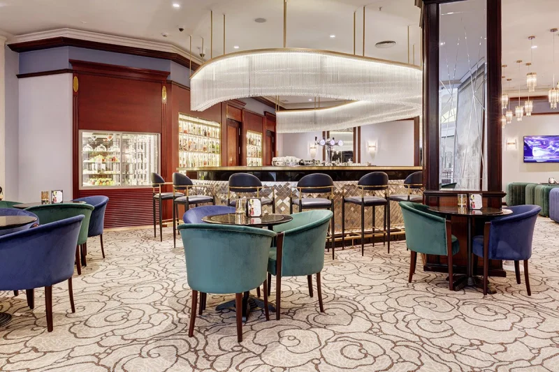 Уборка спа-зоны отеля после рабочего дня